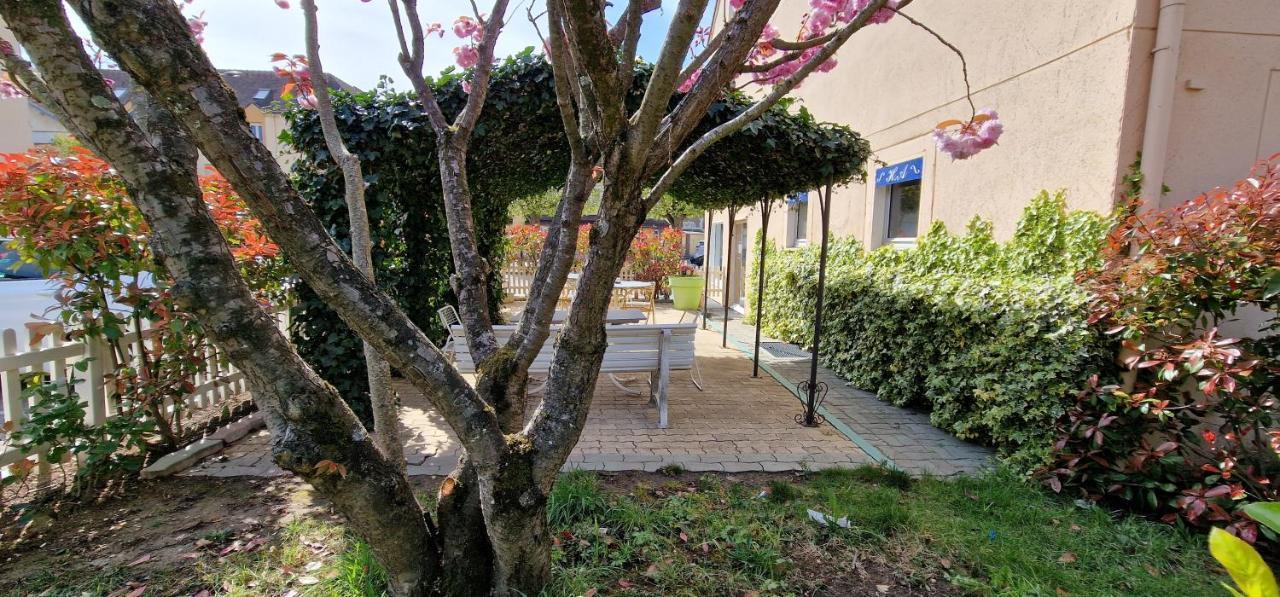 Kyriad Direct Arpajon Exterior photo
